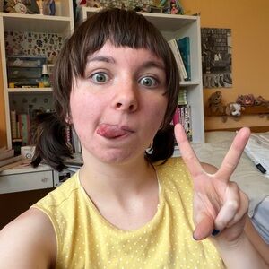 Hello I am Madeline I love cool clothes :3